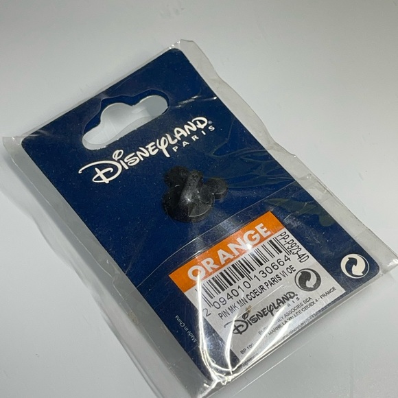 Disney pins - Picture 2 of 2